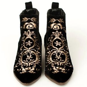 Chelsea boot in black